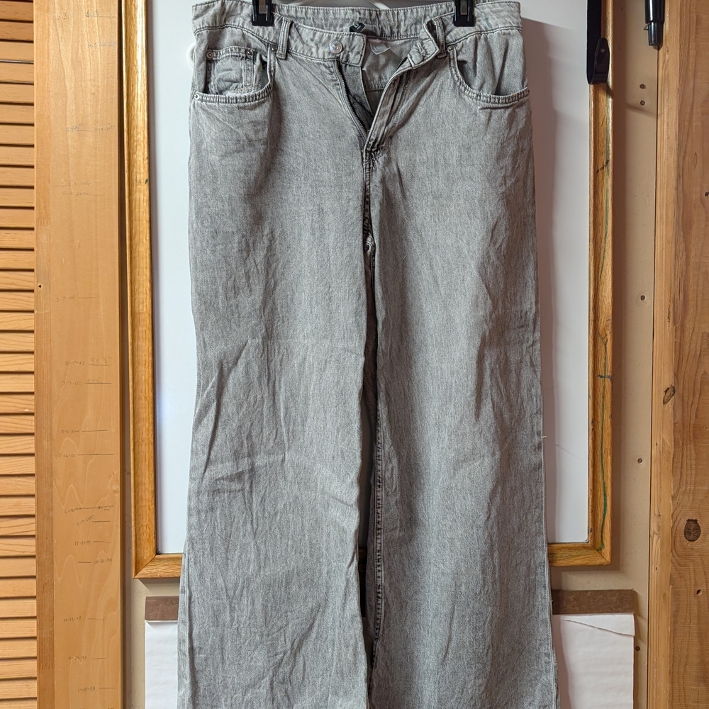 Divided Women's Wide Leg Jeans From H&M in Light Gray Wash
